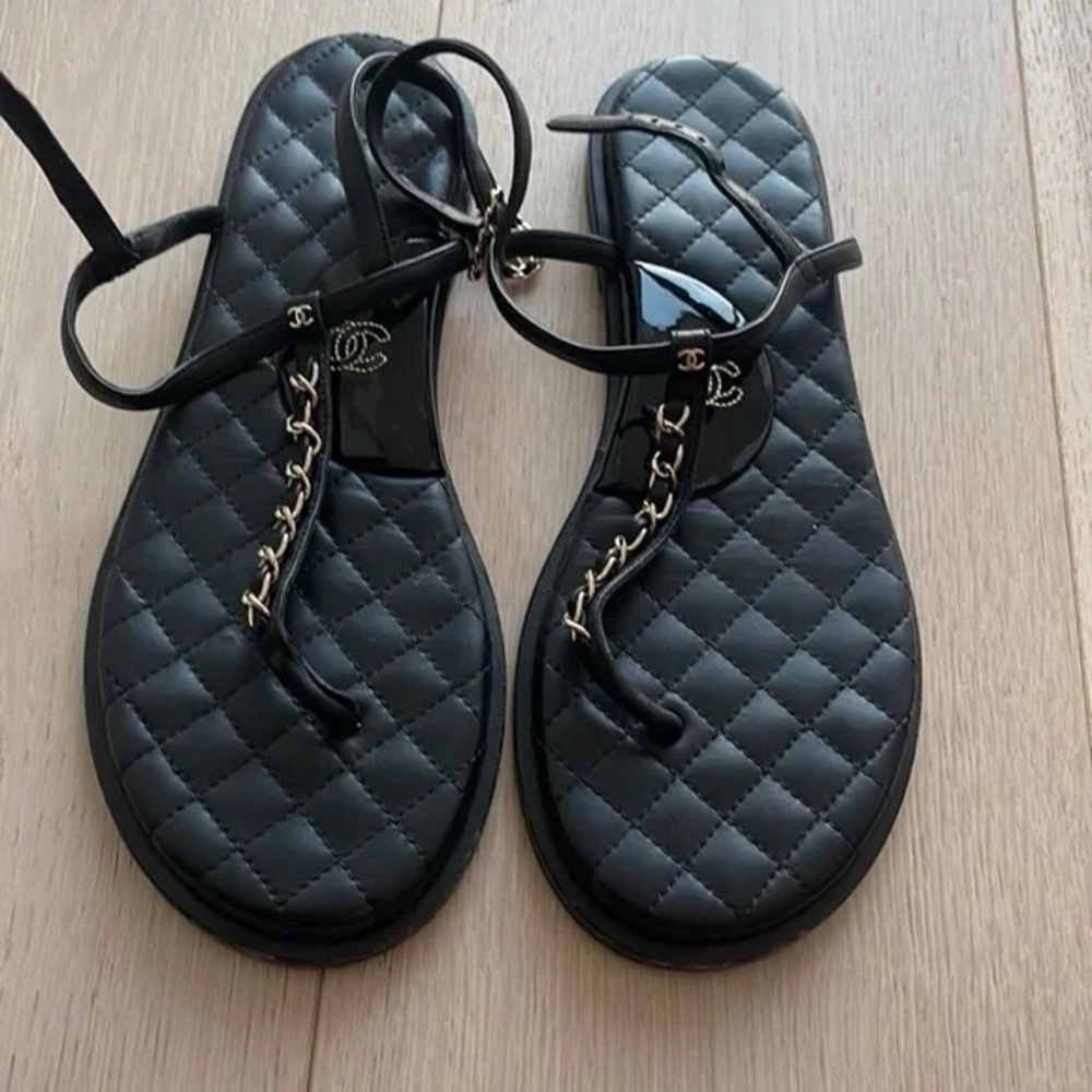 Black Chanel Interlocking CC Logo Leather T-Strap  Chain Detail Sandals - Picture 7 of 11